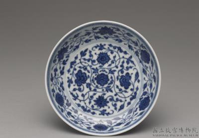 图片[3]-Dish with Indian lotus scrolls in underglaze blue, Qing dynasty, Qianlong reign (1736-1795)-China Archive